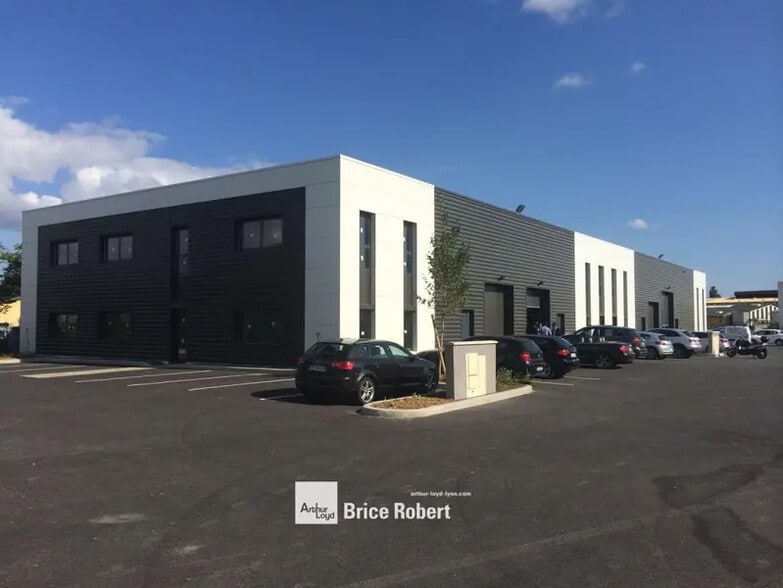 8 / 10 Rue Jacquard, Chassieu à vendre - Photo de l’immeuble – Image 1 sur 10