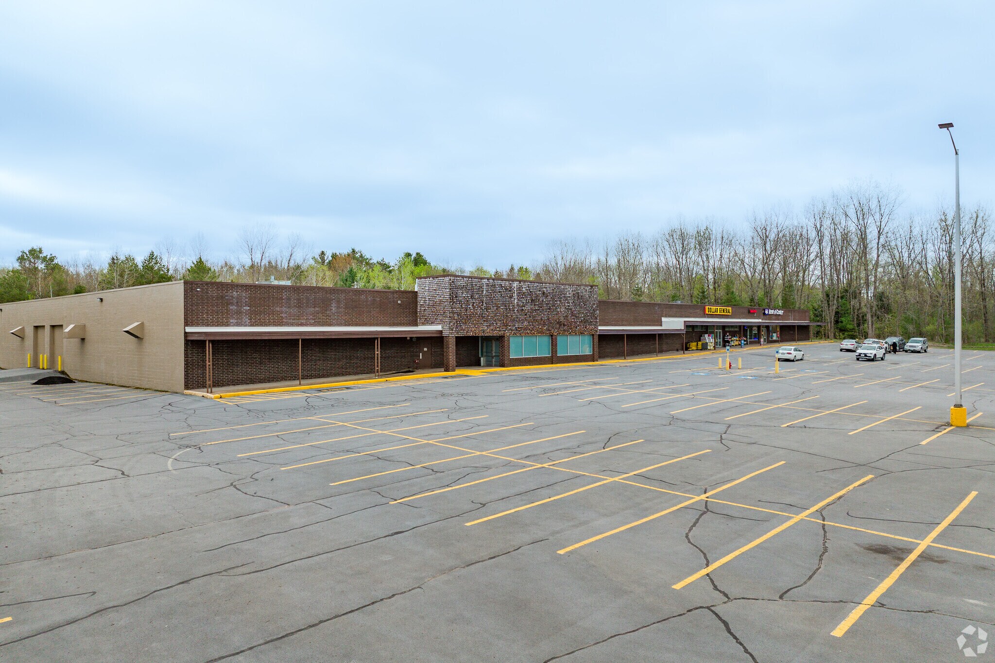 700-702 W End Ave, Carthage, NY à louer Photo principale– Image 1 sur 2