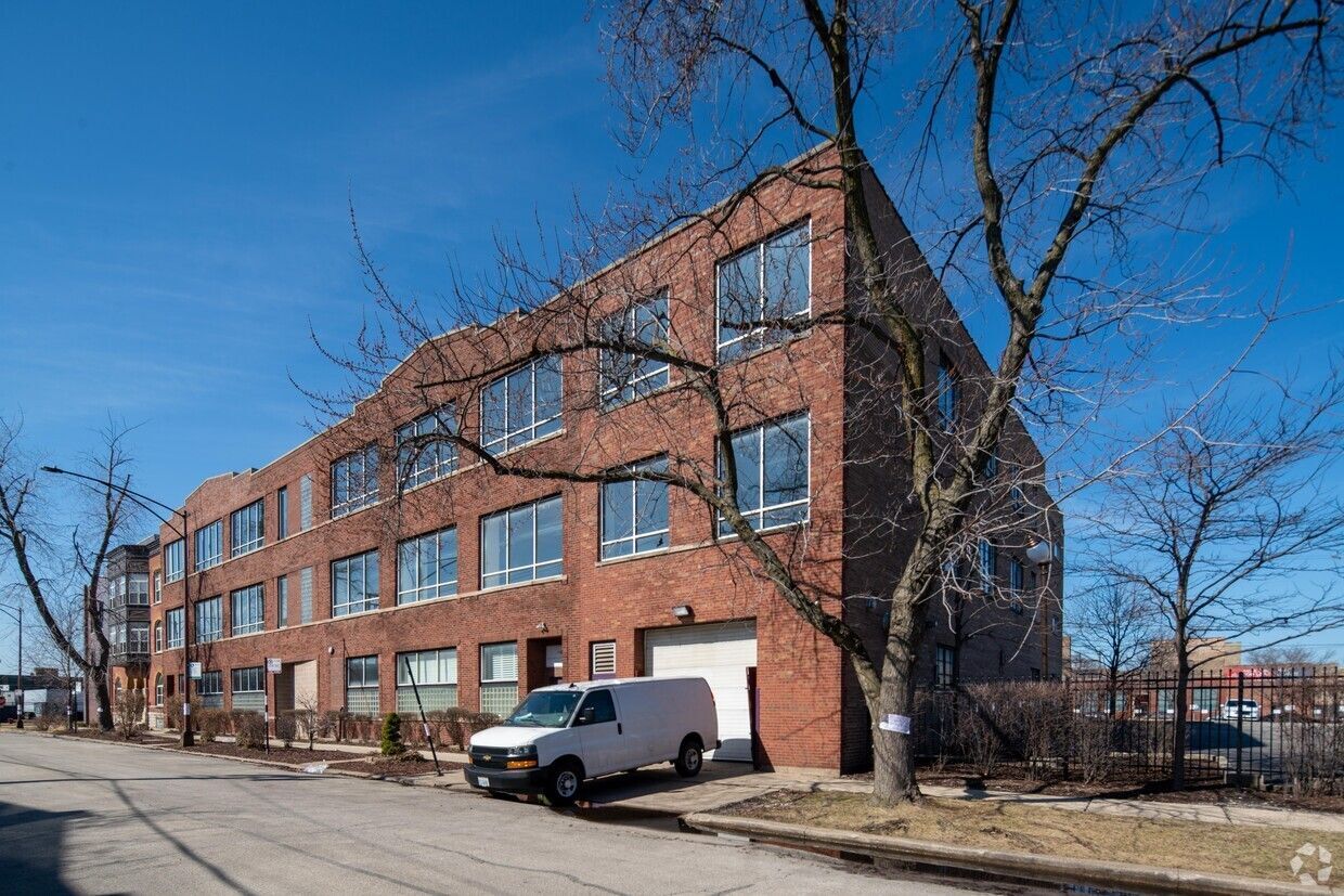 1640 W Walnut St, Chicago, IL à louer Photo de l’immeuble– Image 1 sur 7