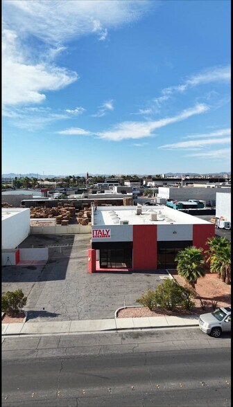 4185 W Tompkins Ave, Las Vegas, NV à vendre - Vidéo sur l’annonce professionnelle – Image 3 sur 46