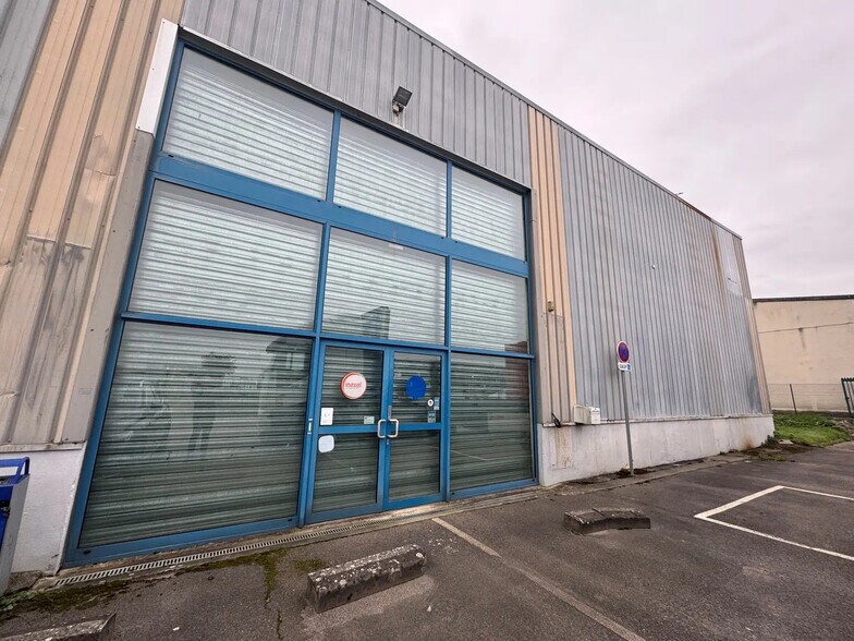 Industriel/Logistique dans Saint-Martin-sur-le-Pré à louer - Photo de l’immeuble – Image 2 sur 5