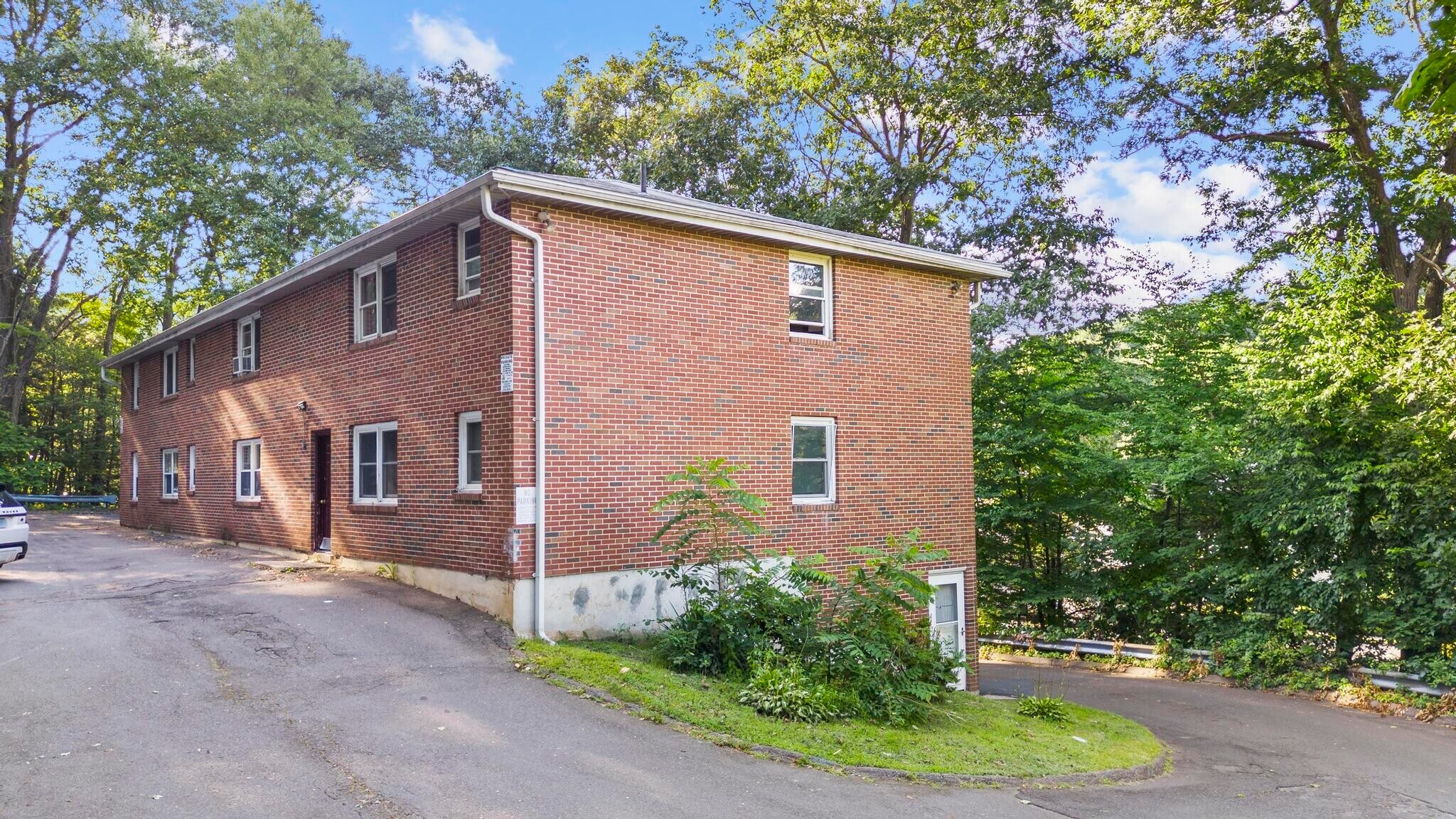 451 Divinity St, Bristol, CT à vendre Photo principale– Image 1 sur 16