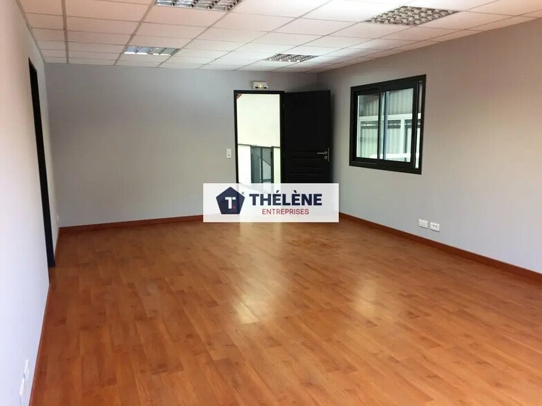 Local d’activités dans Saint-Jean-de-Védas à louer - Photo intérieure – Image 2 sur 12