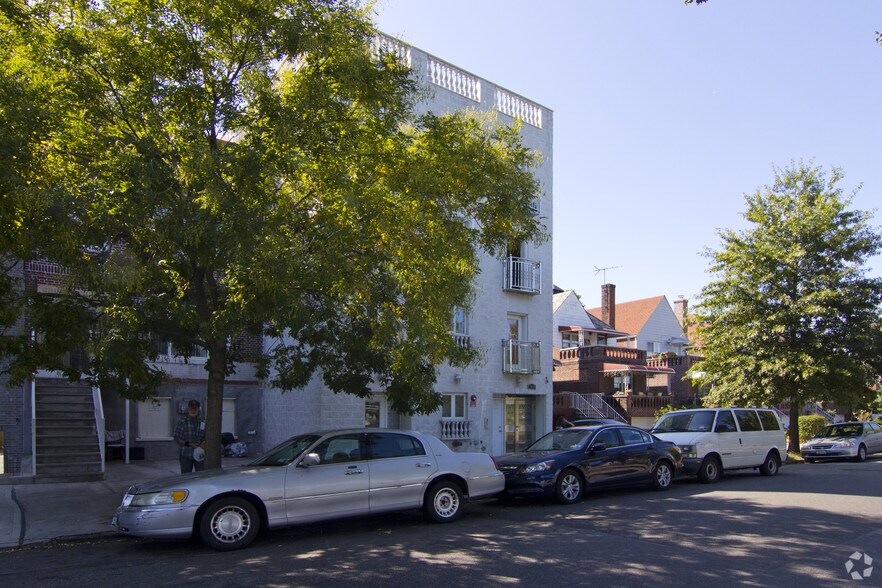 2031 Burr Ave, Bronx, NY à vendre - Photo de l’immeuble – Image 2 sur 2