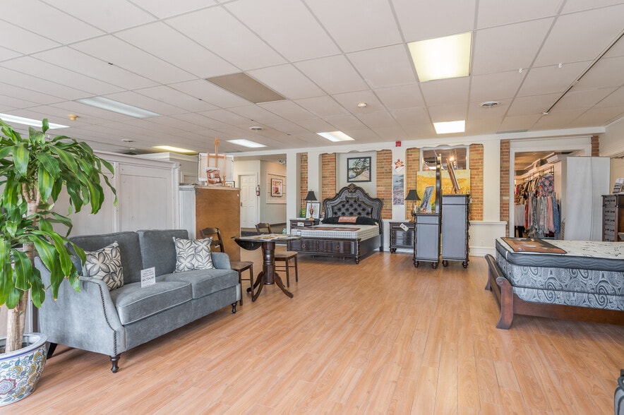 179-191 Queen St, Scugog, ON à louer - Photo de l’immeuble – Image 3 sur 8