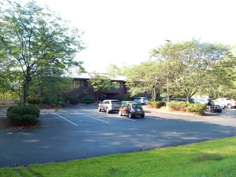 409 Fortune Blvd, Milford, MA à louer - Photo de l’immeuble – Image 3 sur 11