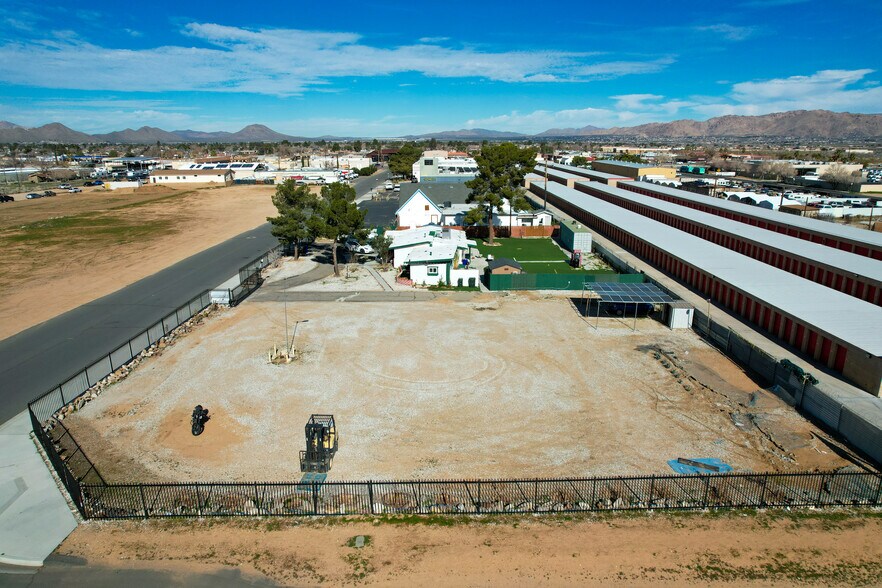 13519 John Glenn Rd, Apple Valley, CA à louer - Photo de l’immeuble – Image 3 sur 10