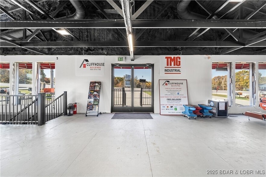706 N Main St, Gravois Mills, MO à louer - Photo intérieure – Image 3 sur 54