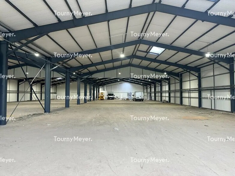 Local d’activités dans Couëron à louer - Photo intérieure – Image 2 sur 34