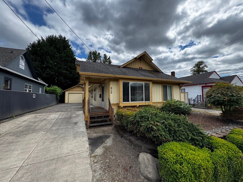 612 NE 2nd Ave, Camas, WA à vendre - Photo de l’immeuble – Image 2 sur 16