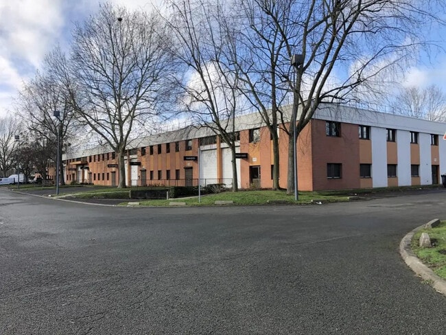 Plus de détails pour Local d'activités à louer