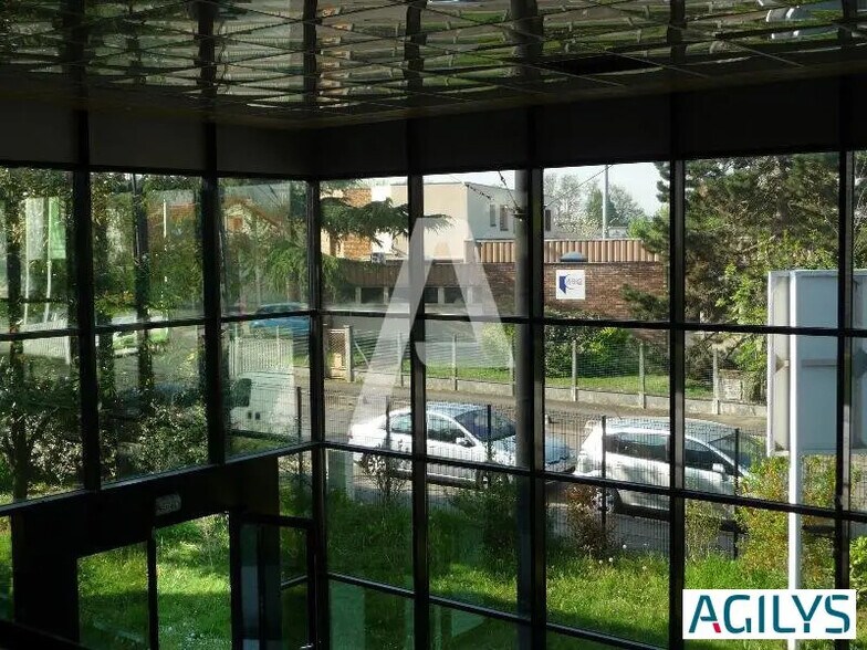 Local d’activités dans Palaiseau à louer - Photo intérieure – Image 2 sur 12