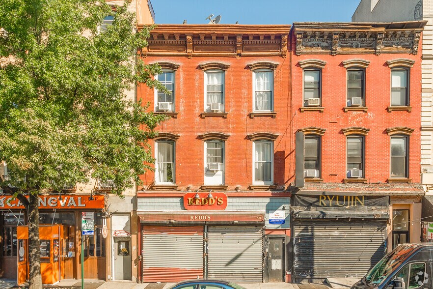 511 Grand St, Brooklyn, NY à vendre - Photo de l’immeuble – Image 3 sur 3