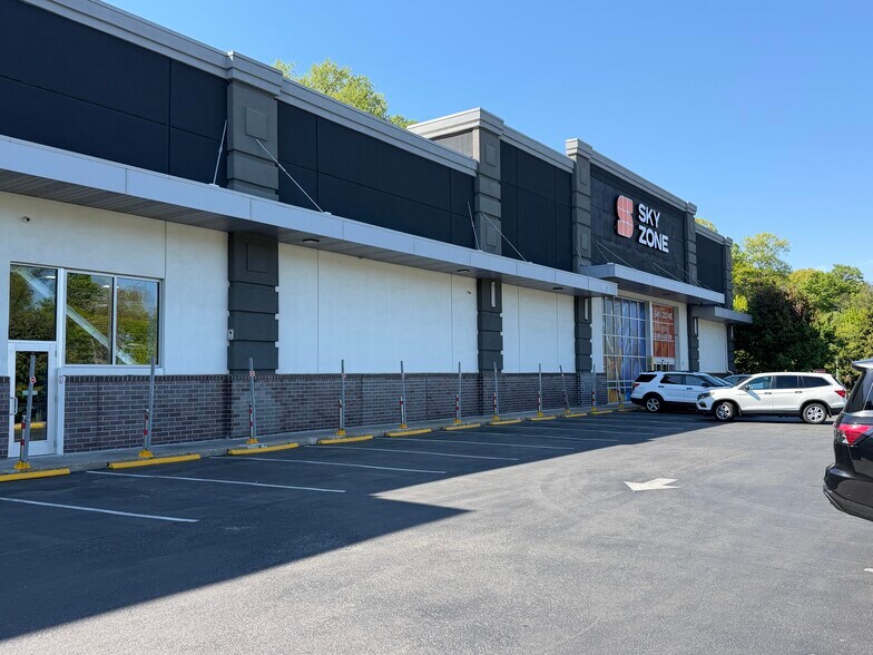 2141 Central Park Ave, Yonkers, NY à louer - Photo de l’immeuble – Image 2 sur 6