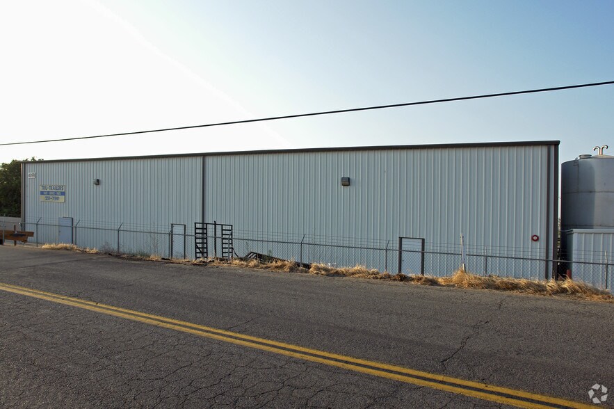 4099 E Jefferson Ave, Fresno, CA à louer - Photo de l’immeuble – Image 3 sur 5
