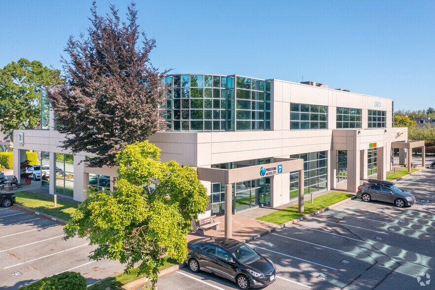 13071 Vanier Pl, Richmond, BC à louer - Photo de l’immeuble – Image 2 sur 8