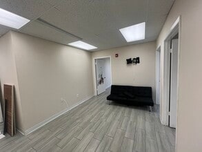 5118 N 56th St, Tampa, FL à louer Photo intérieure– Image 2 sur 6