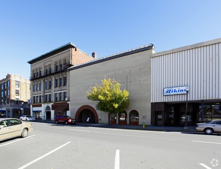 155-165 Main Street, Waterville portefeuille de 2 biens à vendre sur LoopNet.fr - Photo principale – Image 2 sur 9