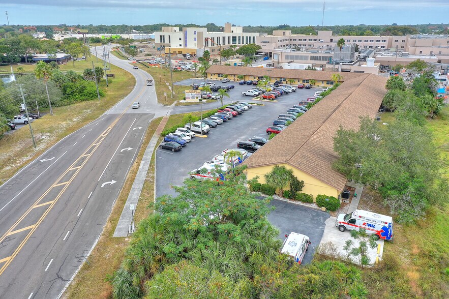 13910 Fivay Rd, Hudson, FL à louer - Photo de l’immeuble – Image 3 sur 7