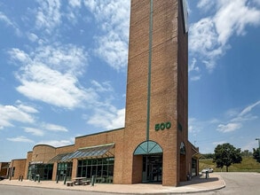 3200 Deziel Dr, Windsor, ON à louer Photo de l’immeuble– Image 2 sur 13