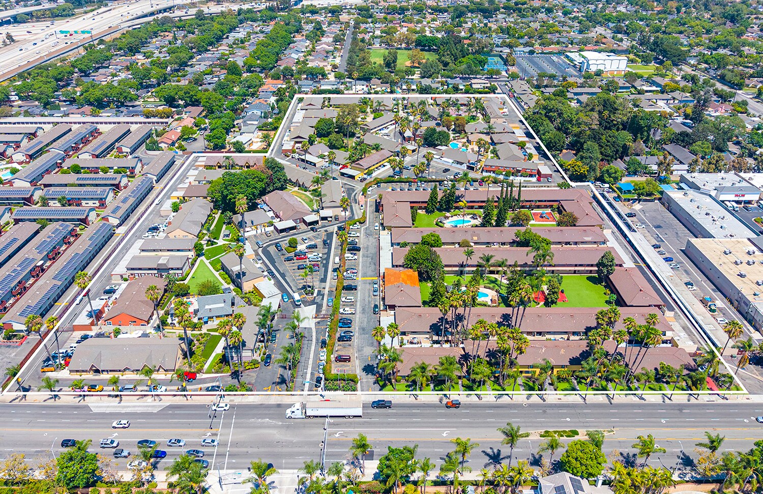 2833 N Bristol St, Santa Ana, CA à vendre Photo de l’immeuble– Image 1 sur 6