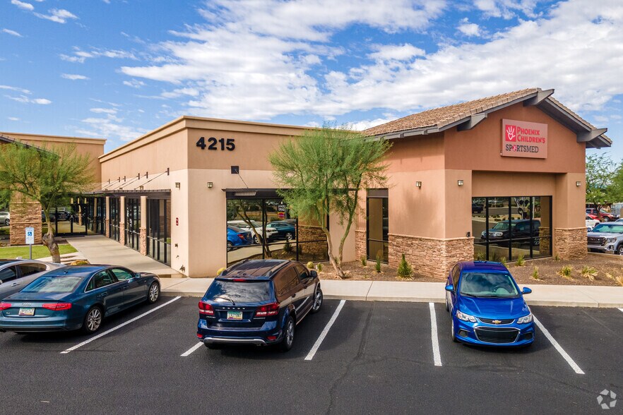 4215 E Bell Rd, Phoenix, AZ à louer - Photo de l’immeuble – Image 2 sur 5
