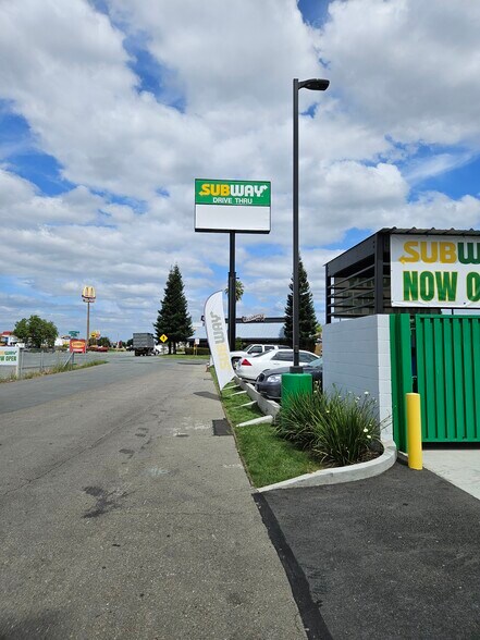 4170 E Waterloo Rd, Stockton, CA à louer - Photo de l’immeuble – Image 2 sur 3