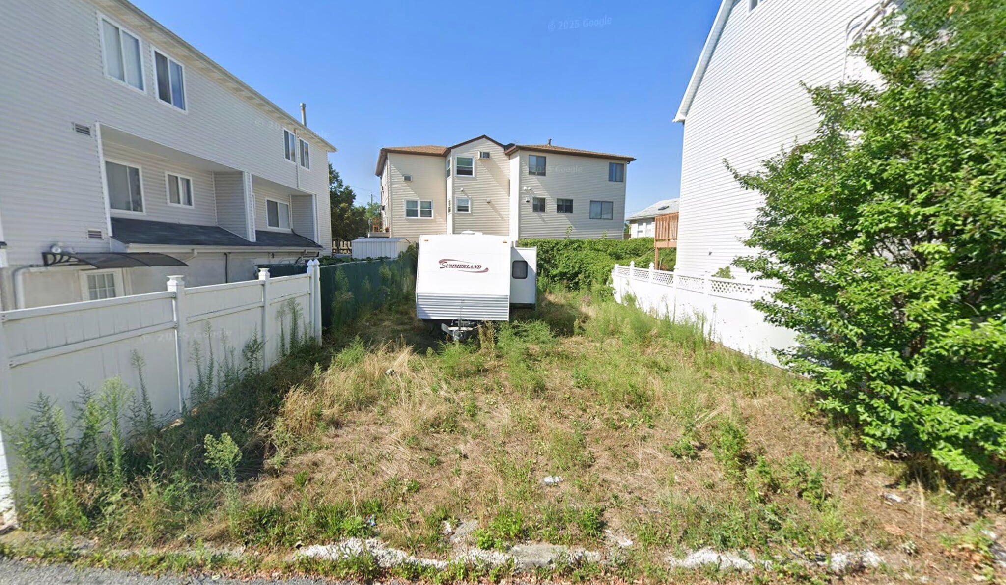 8 Iroquois St, Staten Island, NY à vendre Photo de l’immeuble– Image 1 sur 3