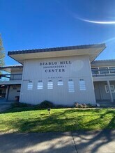 100 Professional Center Dr, Novato, CA à louer Photo de l’immeuble– Image 2 sur 9