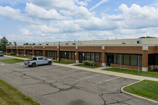 Plus de détails pour 39205 Country Club Dr, Farmington Hills, MI - Local d'activités à louer