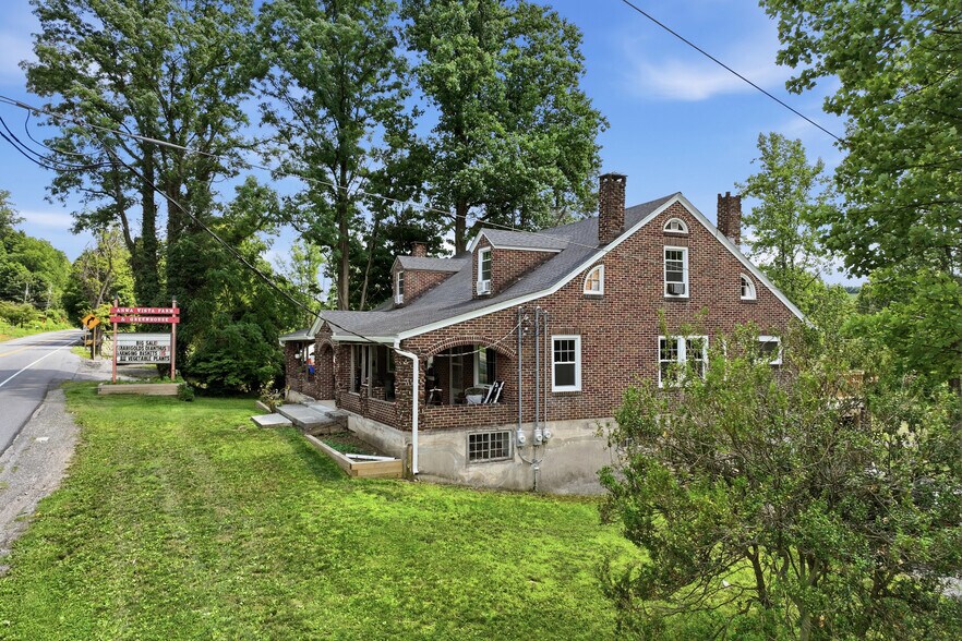 429 Riverview Dr, Walnutport, PA à vendre - Photo de l’immeuble – Image 3 sur 101