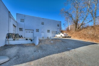 555 Atwood Ave, Cranston, RI à louer Photo intérieure– Image 2 sur 10