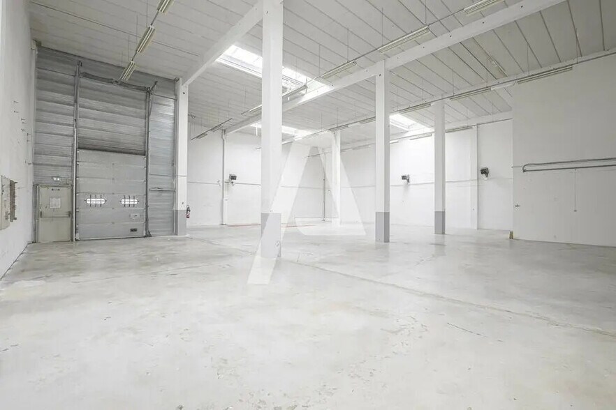 Local d’activités dans Émerainville à louer - Photo intérieure – Image 3 sur 5