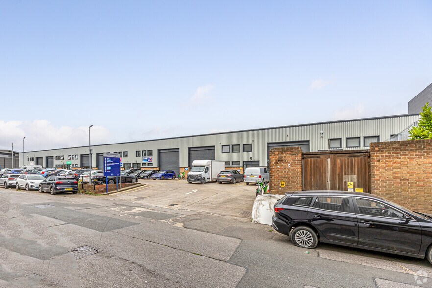 Alliance Rd, Londres à louer - Photo de l’immeuble – Image 2 sur 3