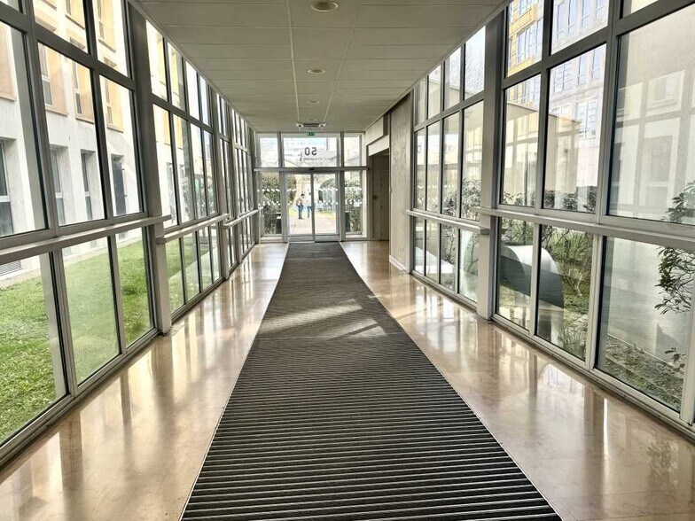 Bureau dans Villeurbanne à louer - Photo de l’immeuble – Image 1 sur 9