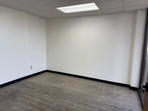 1070 E Dominguez St, Carson, CA à louer Photo intérieure– Image 2 sur 6