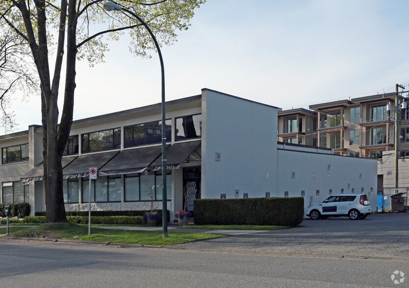 1625 W 5th Ave, Vancouver, BC à louer - Photo de l’immeuble – Image 3 sur 4