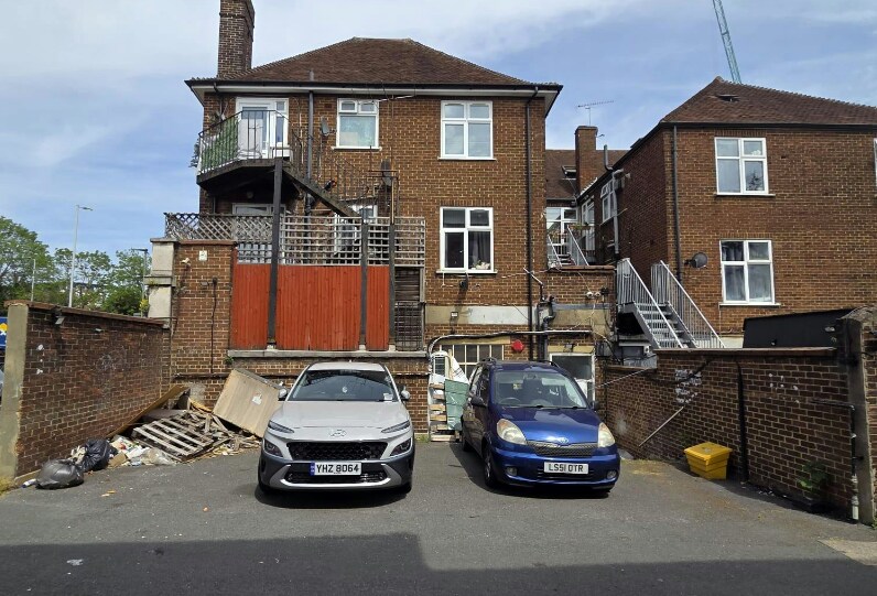 61-63 Watford Way, Londres à louer - Photo de l’immeuble – Image 2 sur 2
