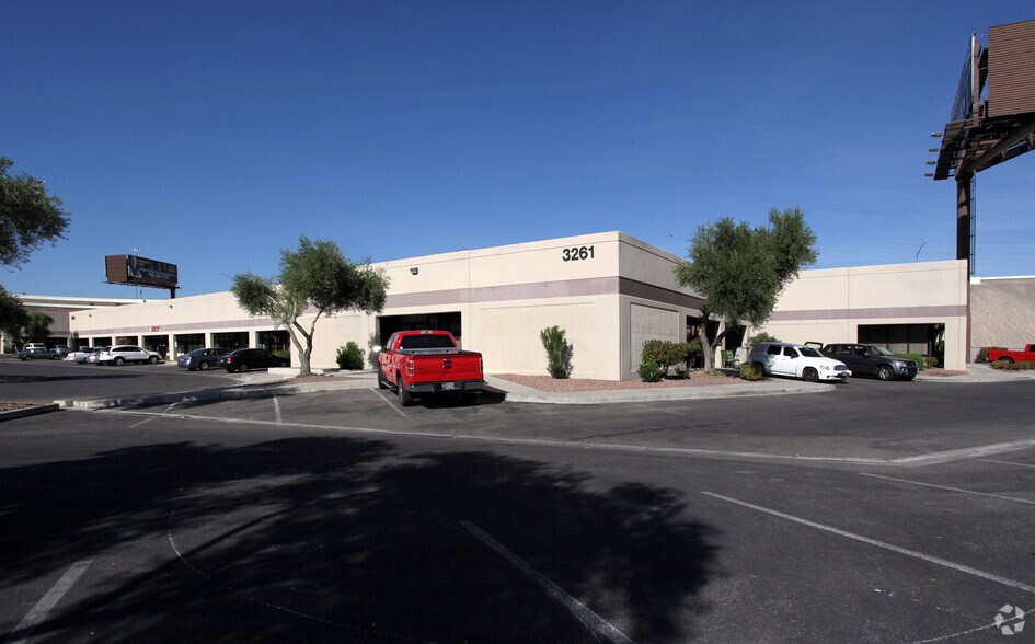 3281 Highland Dr, Las Vegas, NV à louer - Photo principale – Image 3 sur 6