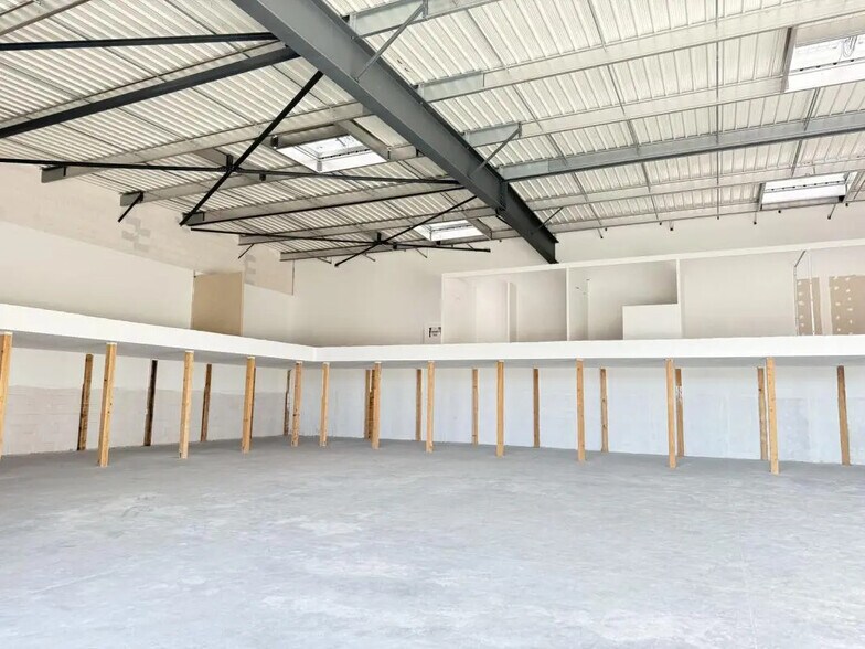 Local d’activités dans Plougoumelen à louer - Photo de l’immeuble – Image 3 sur 5