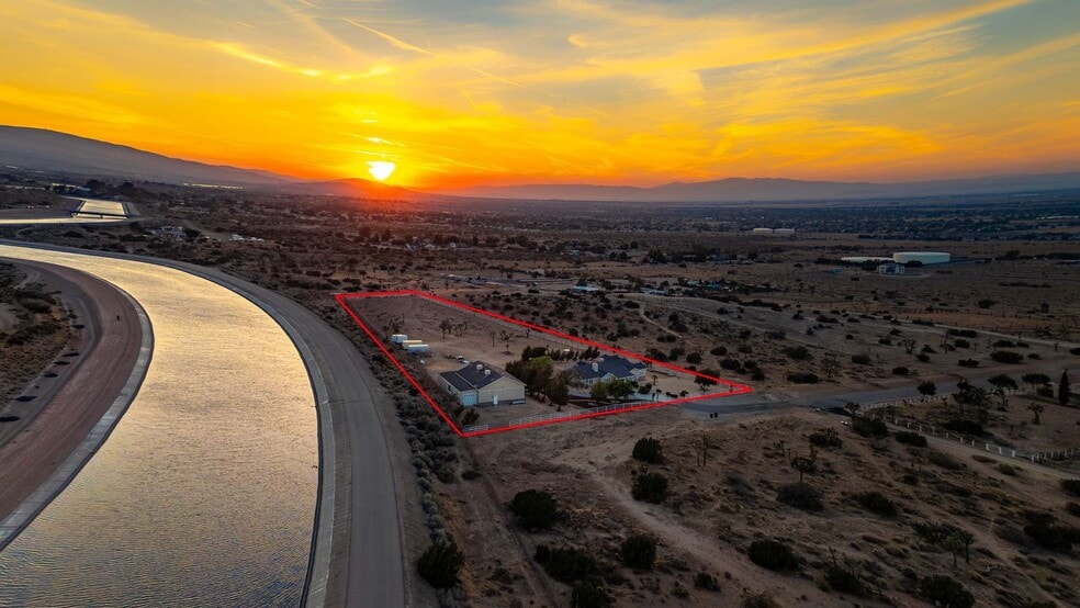 35655 52nd St E, Palmdale, CA à vendre - Photo de l’immeuble – Image 3 sur 26