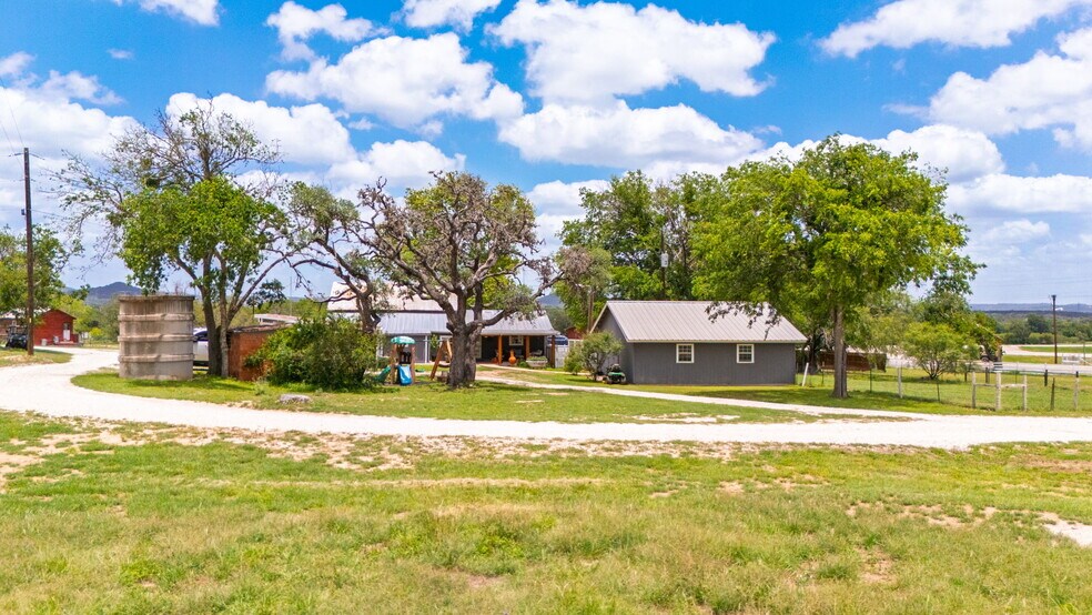2 FM 289, Comfort, TX à vendre - Photo principale – Image 1 sur 50