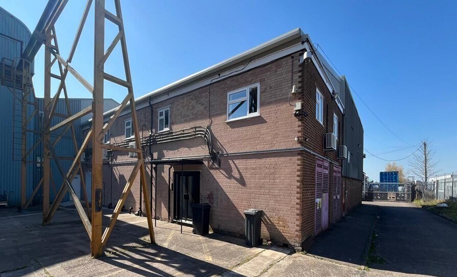 Westgate, Aldridge à louer - Photo de l’immeuble – Image 1 sur 5