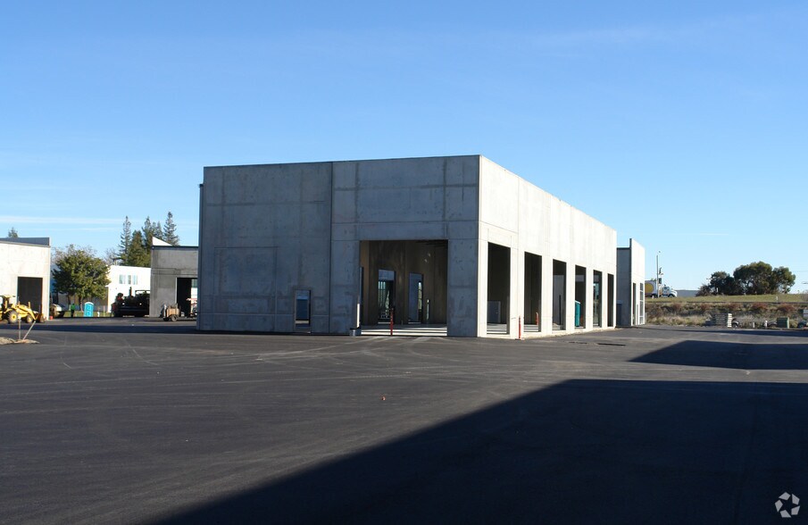 4015 N Freeway Blvd, Sacramento, CA à louer - Photo de l’immeuble – Image 2 sur 4