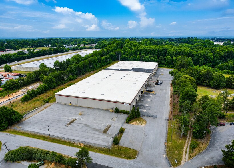 49 Donkle Rd, Greenville, SC à louer - Photo de l’immeuble – Image 1 sur 6
