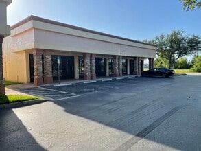814 SW Pine Island Rd, Cape Coral, FL à louer Photo intérieure– Image 1 sur 6