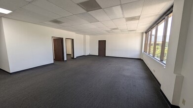 250 W 1st St, Claremont, CA à louer Photo intérieure– Image 2 sur 16