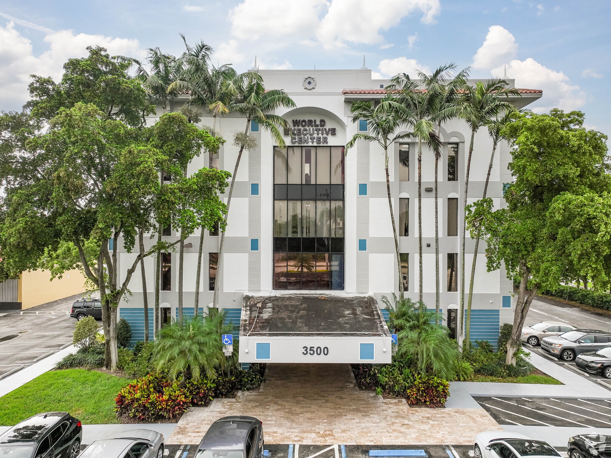 3500 N State Road 7, Lauderdale Lakes, FL à louer Photo de l’immeuble– Image 1 sur 7