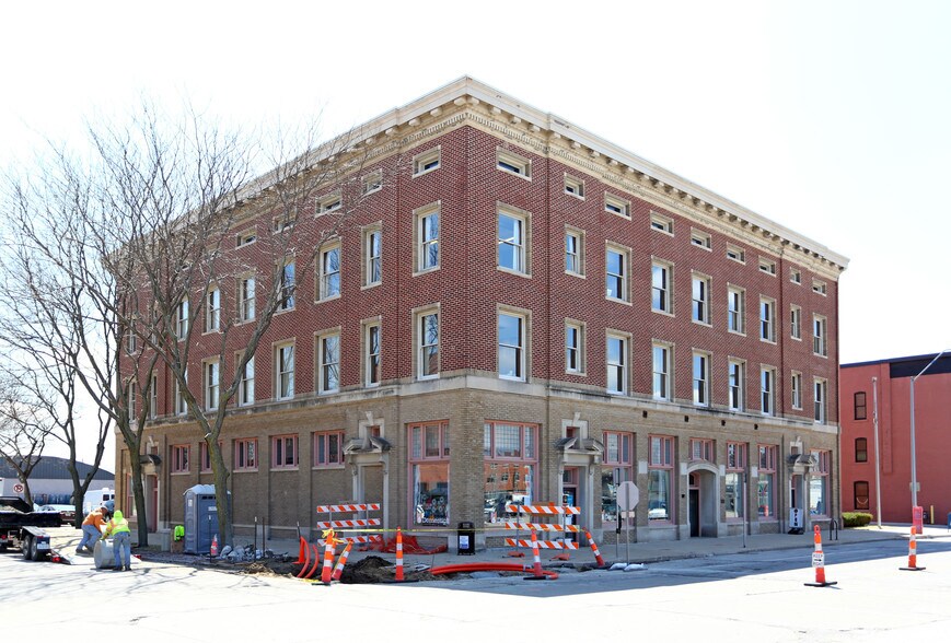 323 E Walnut St, Des Moines, IA à louer - Photo principale – Image 1 sur 11