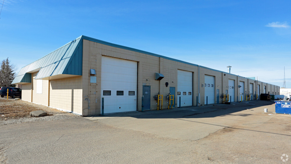 3604-3626 98 St NW, Edmonton, AB à louer - Photo de l’immeuble – Image 3 sur 4